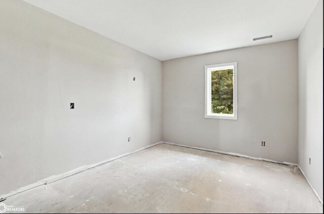 More Photos Of 1307 Broadway St, West Burlington Freestanding For Sale
