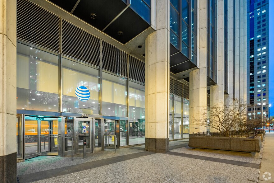 More Photos Of 225 W Randolph St, Chicago Office For Lease
