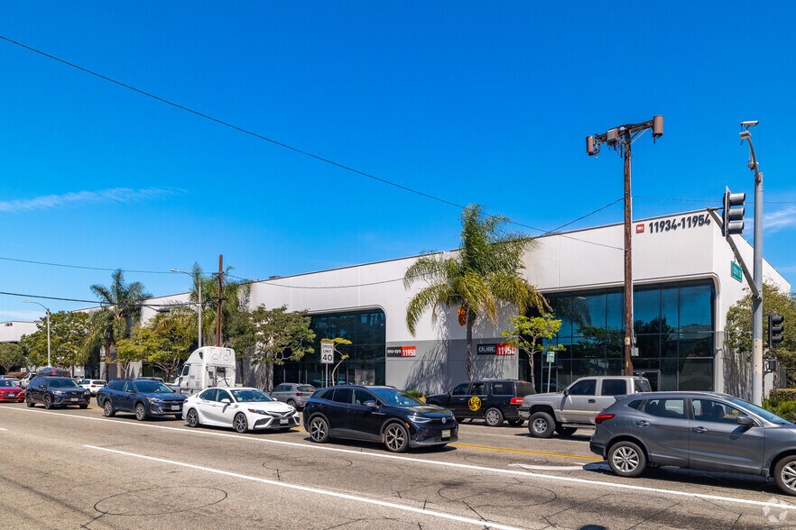 More Photos Of 11934-11954 S La Cienega Blvd, Hawthorne Showroom For Lease