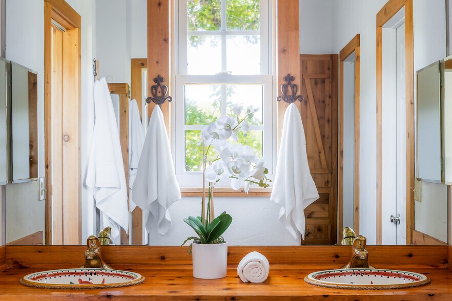 More Photos Of 9695 US-290 Hwy, Hye Land For Sale