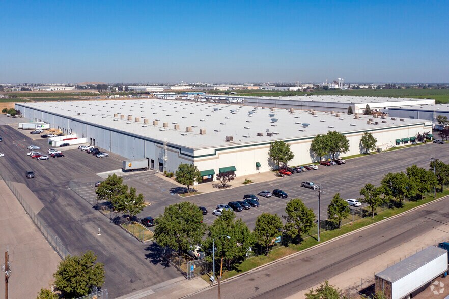 More Photos Of 4247 S Minnewawa Ave, Fresno Distribution For Lease