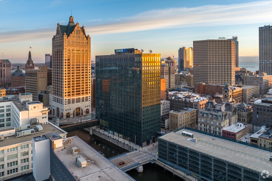 More Photos Of 111 E Wisconsin Ave, Milwaukee Office For Lease