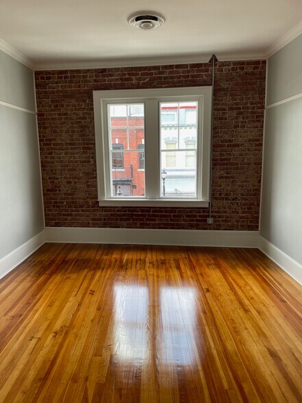 More Photos Of 121-129 N Main St, Mooresville Storefront Retail Office For Lease