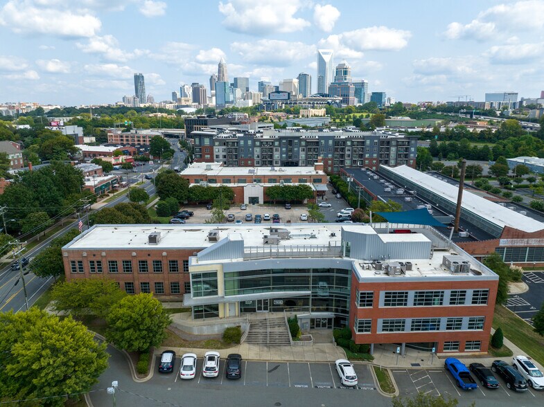 More Photos Of 1431 W Morehead St, Charlotte Office For Lease