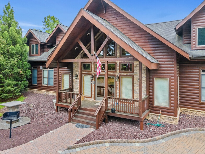 More Photos Of 11501 Popes Head Rd, Fairfax Garden Center For Sale