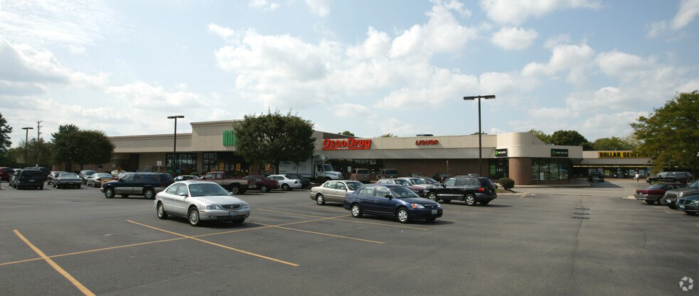 More Photos Of 3702-3748 N Main St, Rockford Storefront For Lease