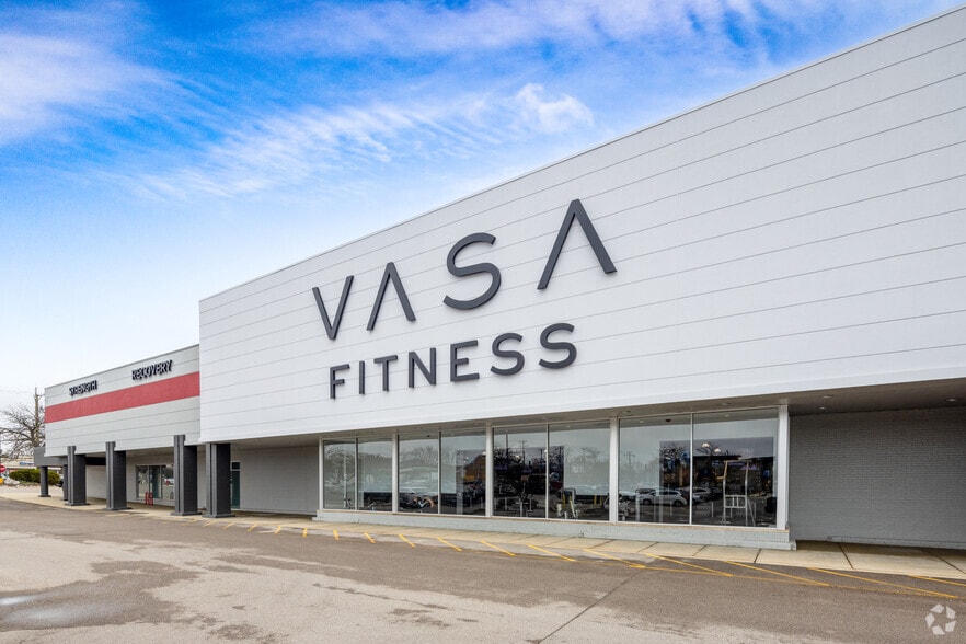 More Photos Of 4125-4193 Dundee Rd, Northbrook Storefront For Lease