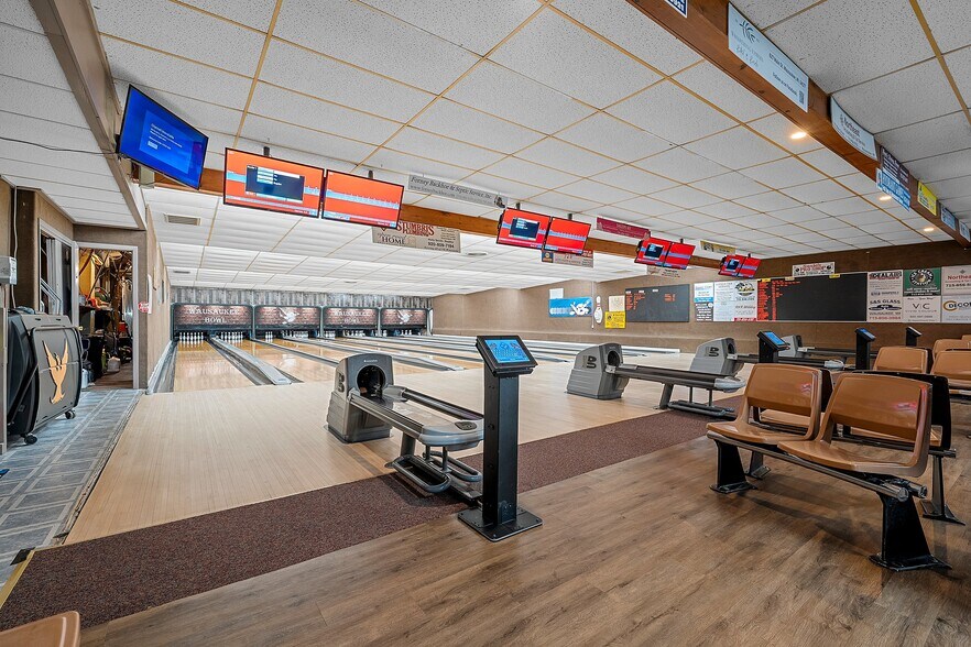 More Photos Of 326 Main St, Wausaukee Bowling Alley For Sale