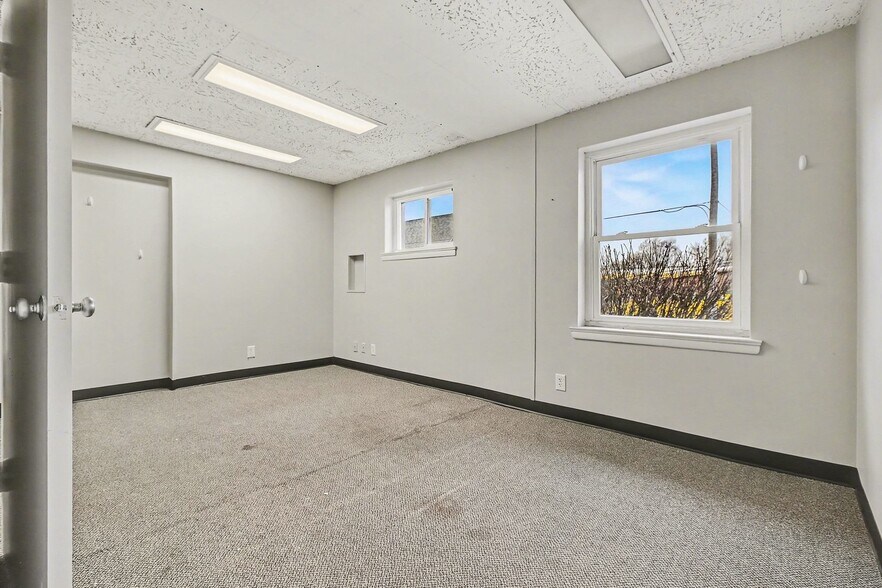 More Photos Of 5519 Northwest Radial Hwy, Omaha Medical For Lease