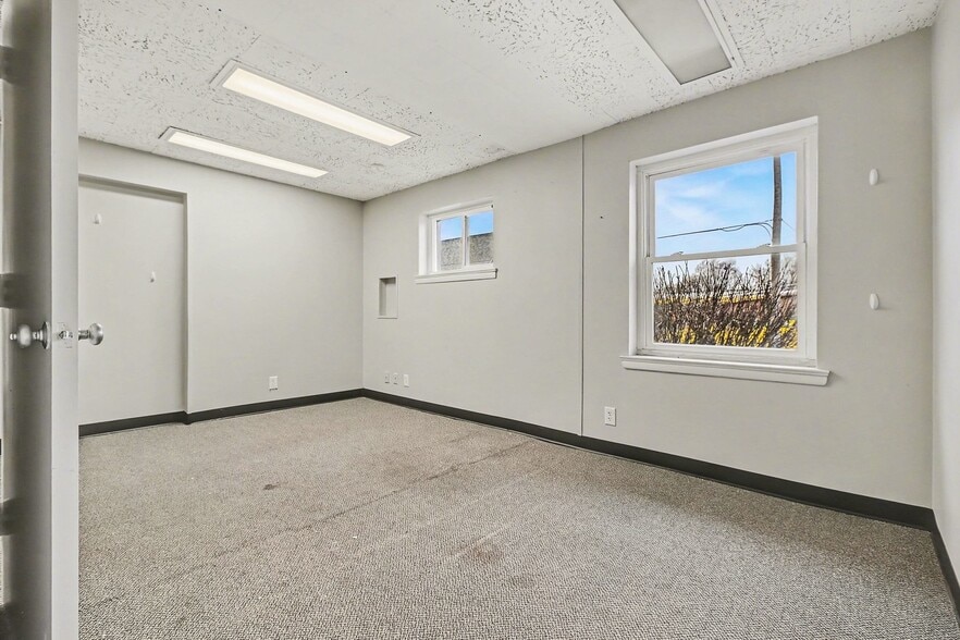 More Photos Of 5519 Northwest Radial Hwy, Omaha Medical For Sale