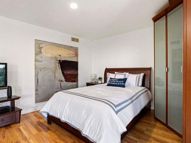 More Photos Of 1825 Altivo Way, Los Angeles Multifamily For Sale