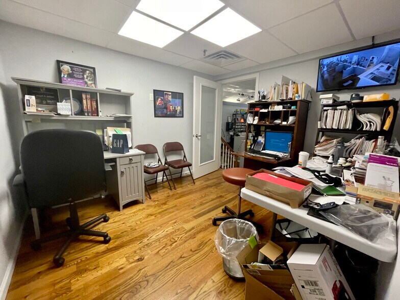 More Photos Of 1298 Newbridge Rd, North Bellmore Office For Sale