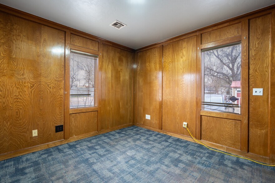 More Photos Of 3501 N Rockwell Ave, Bethany Office For Sale