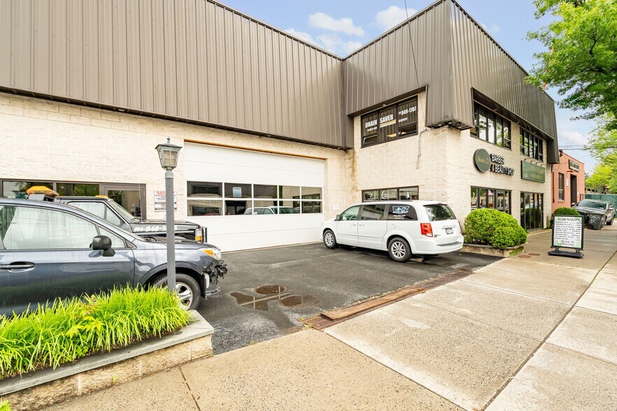 More Photos Of 57 Lake St, White Plains Auto Dealership For Lease