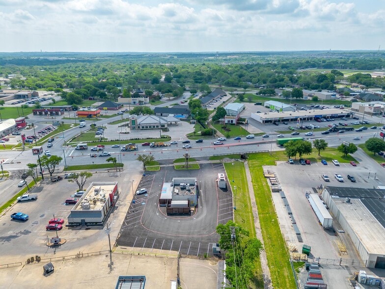More Photos Of 316 Wilshire Blvd, Burleson Freestanding For Sale