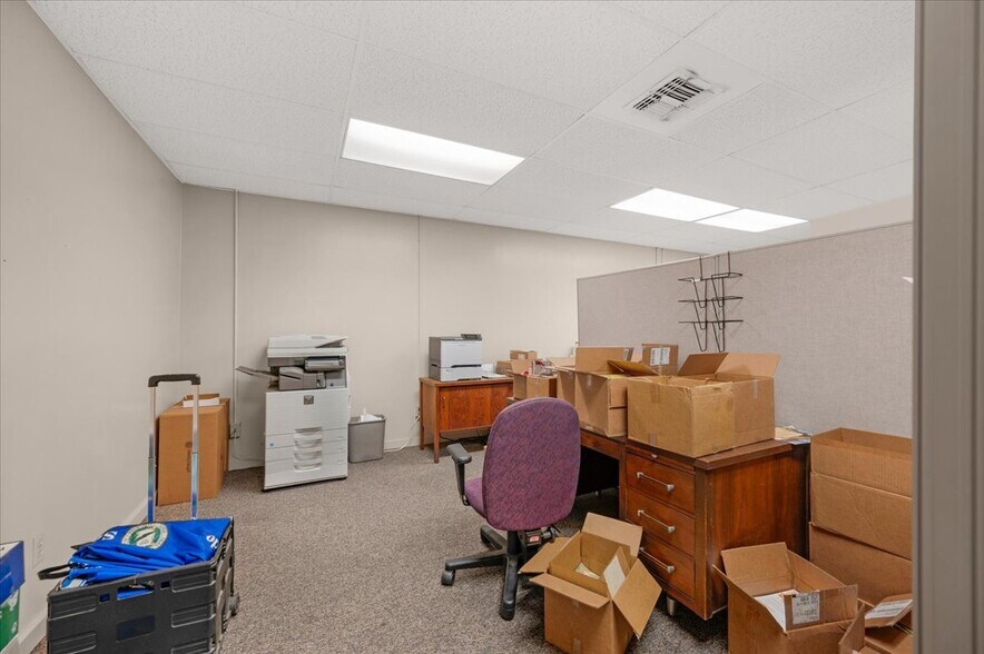 More Photos Of 339 W D St, Lemoore Storefront For Sale