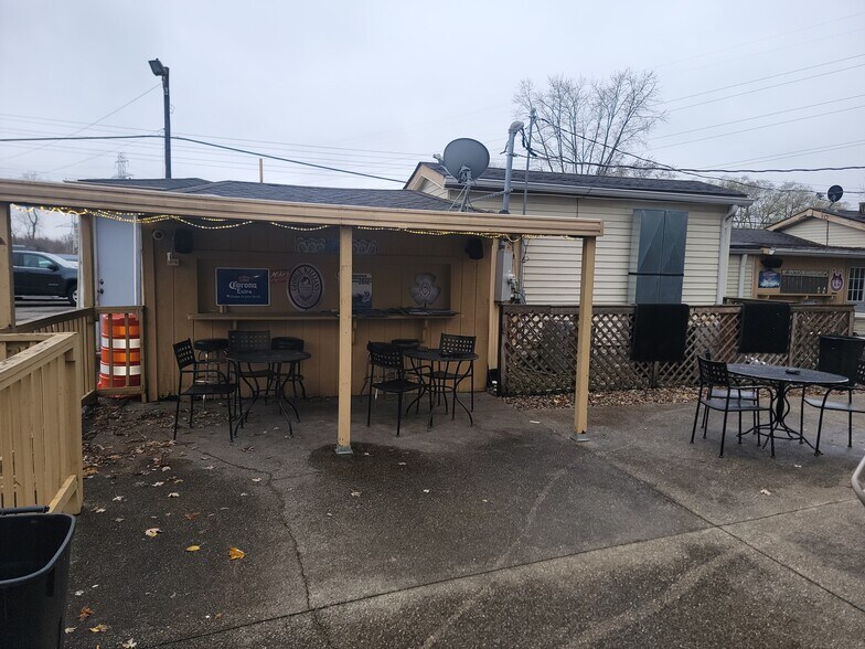 More Photos Of 7628 Southeastern Ave, Indianapolis Restaurant For Sale