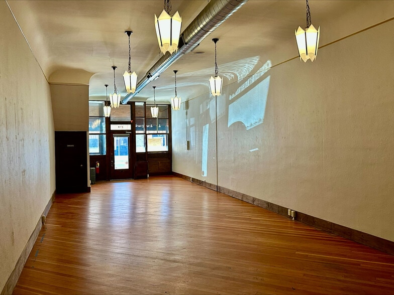 More Photos Of 216 Main St, Woodstock Storefront Retail Residential For Lease