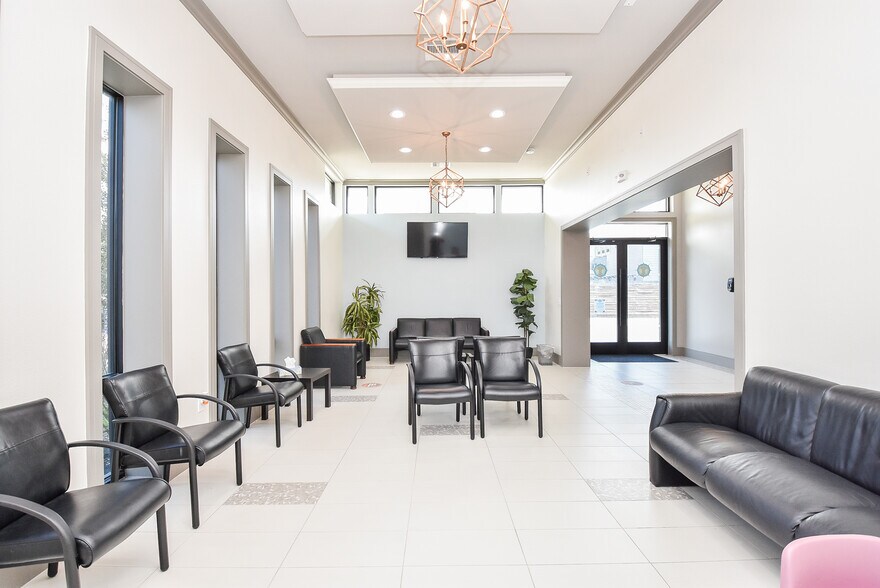 More Photos Of 8703 Meadowcroft Dr, Houston Medical For Lease