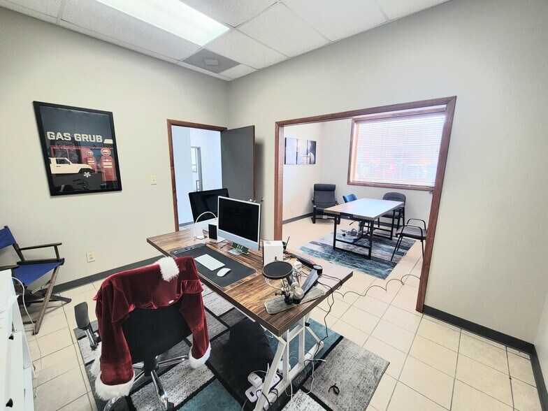 More Photos Of 1110 Arrowhead Ct, Crown Point Flex For Lease