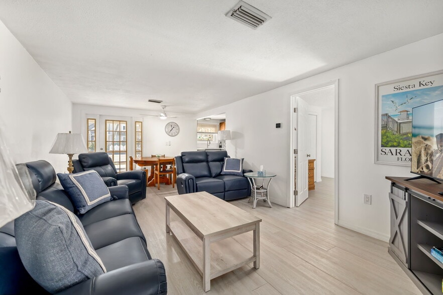 More Photos Of 9022 Midnight Pass Rd, Sarasota Apartments For Sale