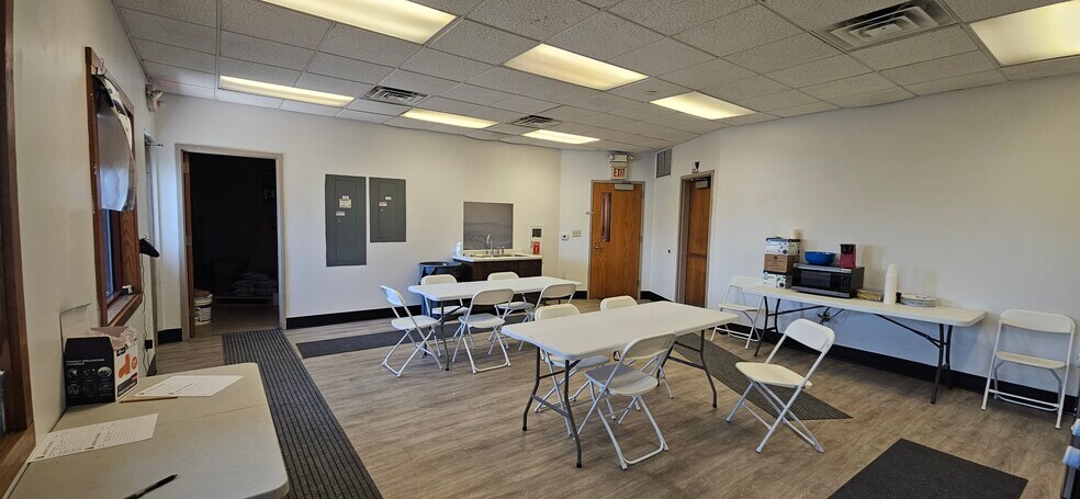 More Photos Of 5414 Packer Dr, Menomonie Manufacturing For Sale