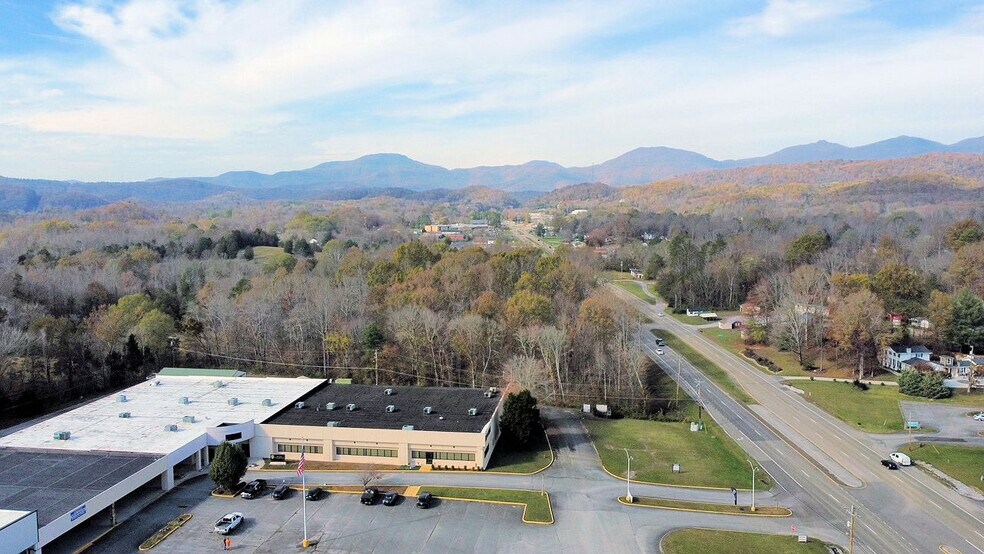 More Photos Of 1059 E Tri County Blvd, Oliver Springs Office Residential For Lease