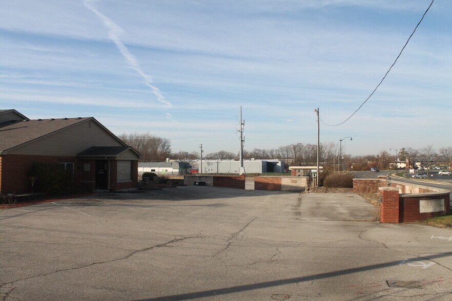 More Photos Of 105 W Carmel Dr, Carmel Industrial For Sale