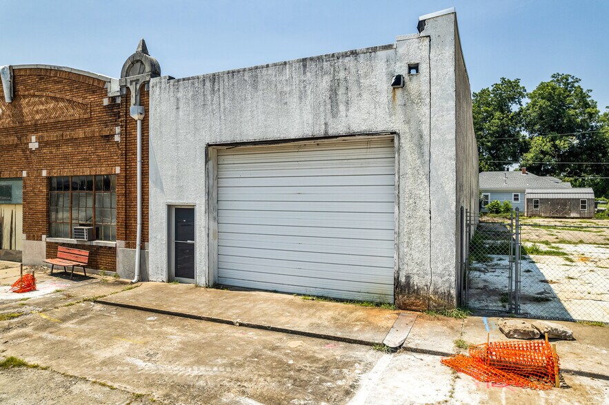 More Photos Of 110 N Okmulgee Ave, Okmulgee Flex For Sale