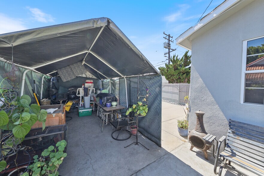 More Photos Of 15323 Paramount Blvd, Paramount General Retail For Sale