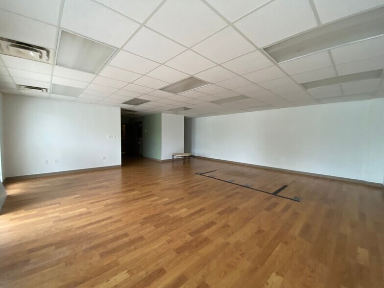 More Photos Of 2801 Bertholet Blvd, Valparaiso Office For Sale