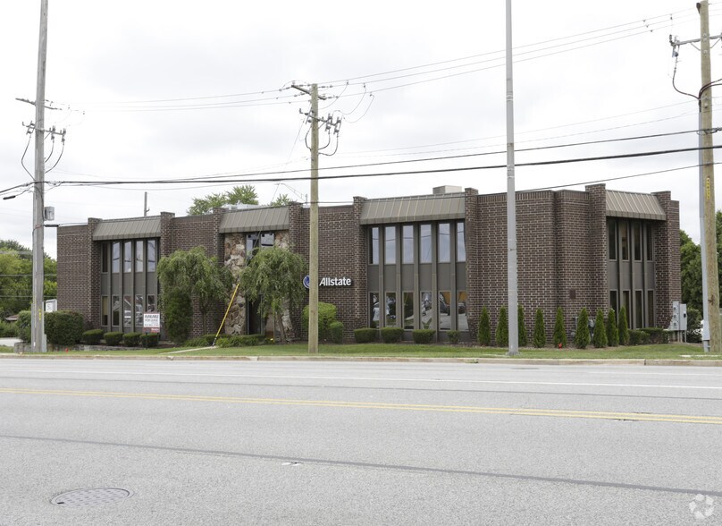 More Photos Of 7702 S Cass Ave, Darien Medical For Lease