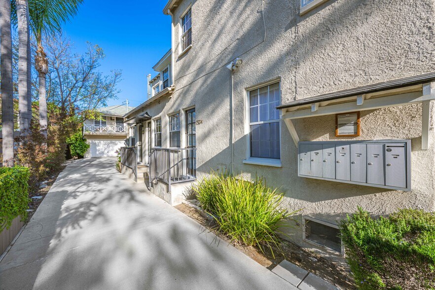 More Photos Of 751 N Hayworth Ave, Los Angeles Apartments For Sale