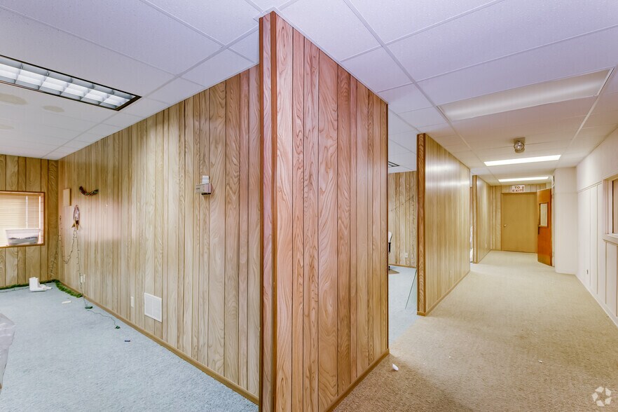 More Photos Of 705 N 2nd Ave, Dodge City Loft Creative Space For Sale