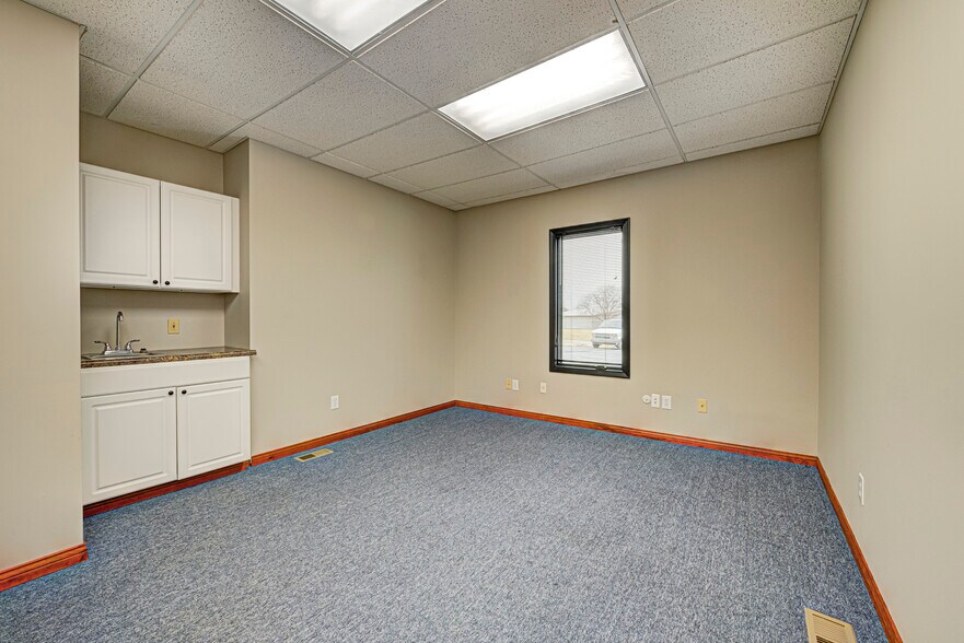 More Photos Of 4582 Northwest Plaza West Dr, Zionsville Office For Lease