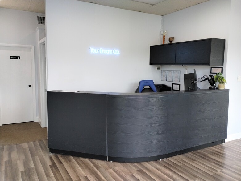More Photos Of 195 New Castle Rd, Butler Storefront Retail Office For Sale