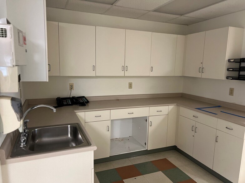 More Photos Of 123 Broadway St, Colchester Medical For Lease