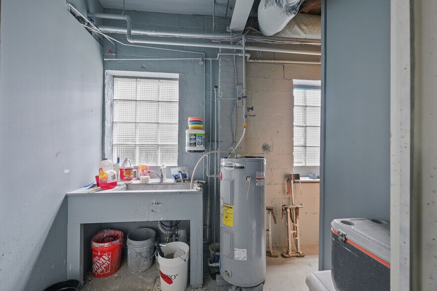 More Photos Of 138 Morgan St, Fall River Warehouse For Sale