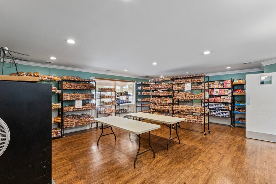 More Photos Of 712 River Rd, Washington Restaurant For Lease