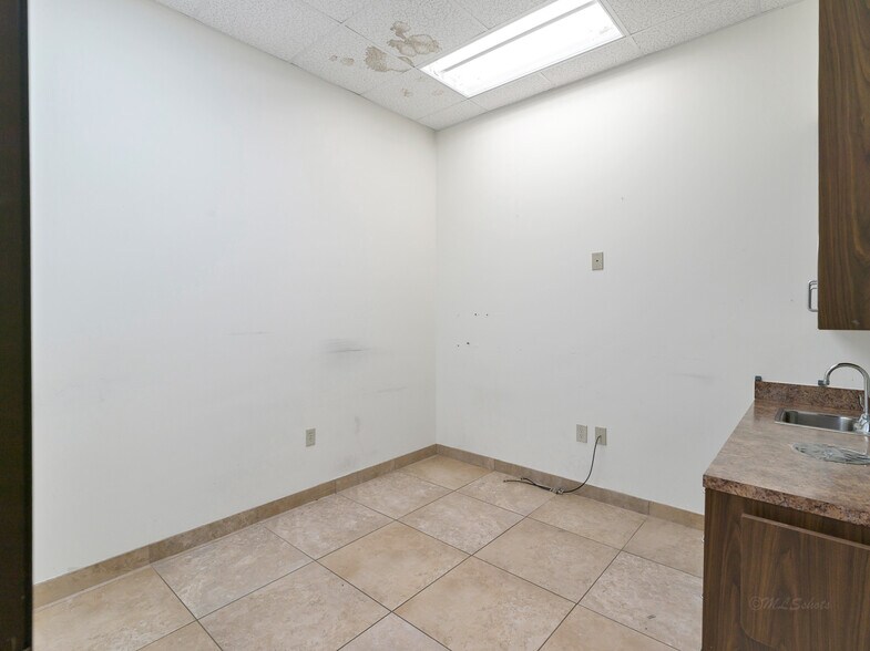 More Photos Of 714 S Peek Rd, Katy Medical For Lease