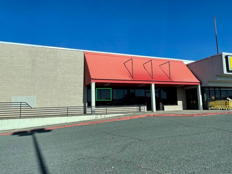 More Photos Of 1005 N Pine St, Deridder General Retail For Lease