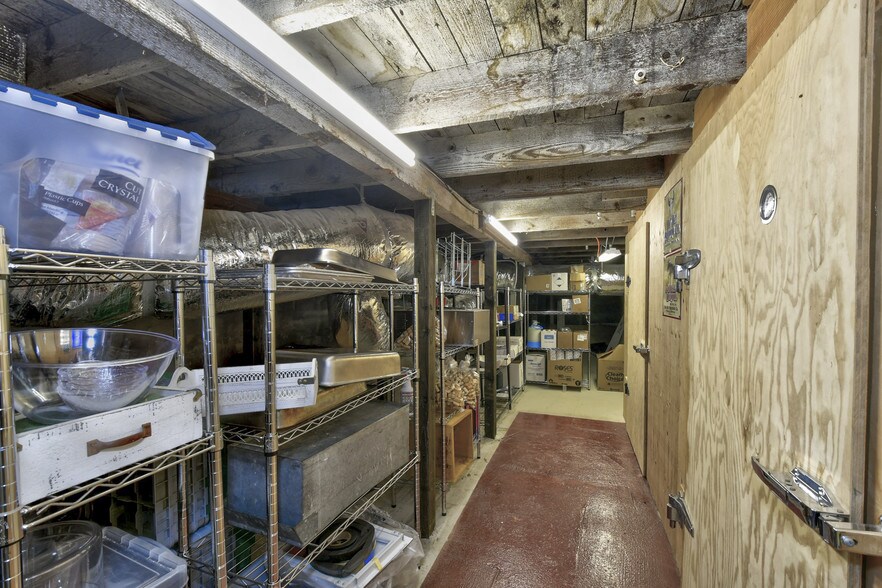More Photos Of 121 8th St, Colusa Showroom For Sale