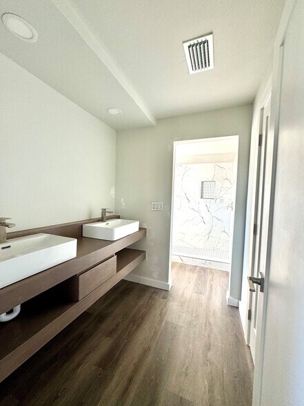 More Photos Of 803 Myrtle Ter, Naples Medical For Sale