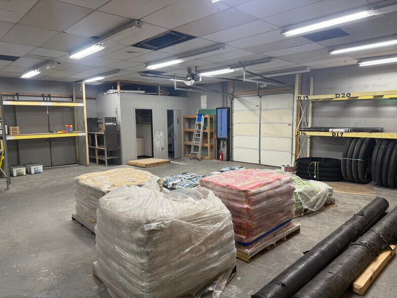 More Photos Of 836 Troy Schenectady Rd, Latham Freestanding For Lease