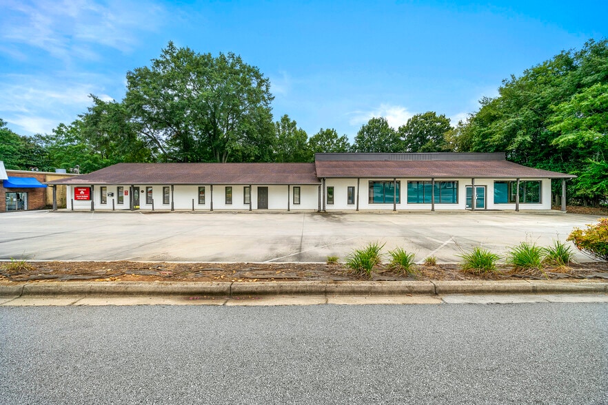 More Photos Of 125-145 E Georgia Ave, Fayetteville Freestanding For Sale