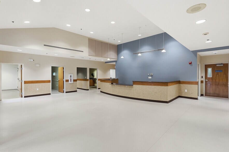 More Photos Of 180 Bear Hill Rd, Waltham Research And Development For Sale