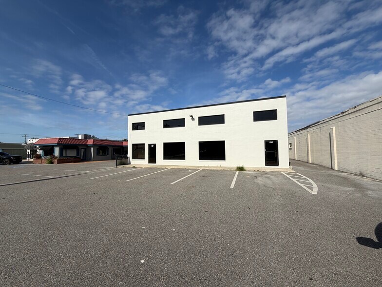 Primary Photo Of 138 W Robertson St, Brandon Loft Creative Space For Lease