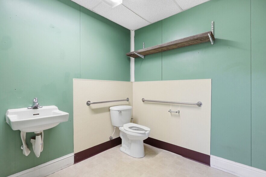 More Photos Of 1671 US Highway 395 N, Minden Office For Sale