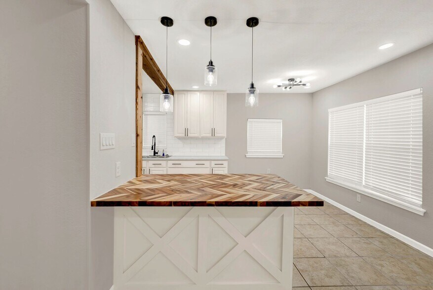 More Photos Of 285 San Antonio, Leming Apartments For Sale