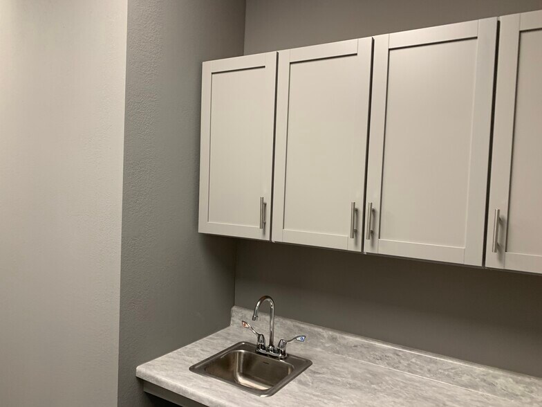 More Photos Of 1905 Longmire Rd, Conroe Unknown For Lease